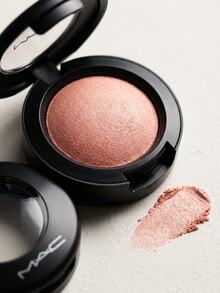 MAC Mineralize Blush Sweet Enough 3.2 G – Baked Powder For Luminous Glow, Lightweight Buildable Finish, Neutral Mauve Pink Tone, Long-Wearing Face Makeup, Ideal For Daily Beauty And Professional Looks - Sweet Enough - View 3