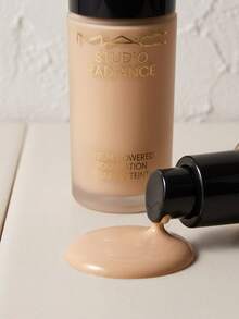 MAC Studio Radiance Serum-Powered Foundation N32 30 ml - N32 - 查看 3