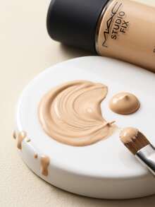 Mac Studio Fix Fluid SPF15 NC13 30ml – 24-Hour Long-Wear Matte Finish, Oil Control Formula For Shine-Free Look, Sun Protection, Suitable For Oily And Combination Skin, Professional Grade Full Coverage, Daily Face Base - NC13 - View 3