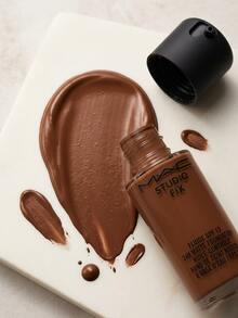 MAC Studio Fix Fluid SPF 15 Foundation NW53 30 Ml – Foundation, 24-Hour Wear, For Oily Skin, NW53, SPF 15, Suitable For Daily Makeup Routine - NW53 - View 3