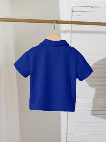 SHEIN Cămașă polo cu guler din tricot jacquard, 1 bucată, pentru băieți cu mâneci scurte, pentru băieți cu vârsta cuprinsă între 4 și 7 ani, potrivit pentru îmbrăcăminte de primăvară și vară. Acest tricou polo Sunny Boy este potrivit pentru ieșiri, școală și ținută acasă.