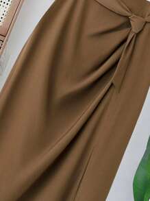 SHEIN PETITE Gonna di lunghezza petite in colore tinta unita, elegante, casual e adatta per l'uso in città, disponibile in taglie comode per le donne