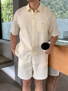 SHEIN Teenager Jungen Set aus texturiertem Hemd und Shorts, lässig, bequem, modisch, vielseitig, süß, weich, geeignet für den täglichen Gebrauch, Schule, Reisen, Strand, Urlaub - Weiss - Übersicht 3