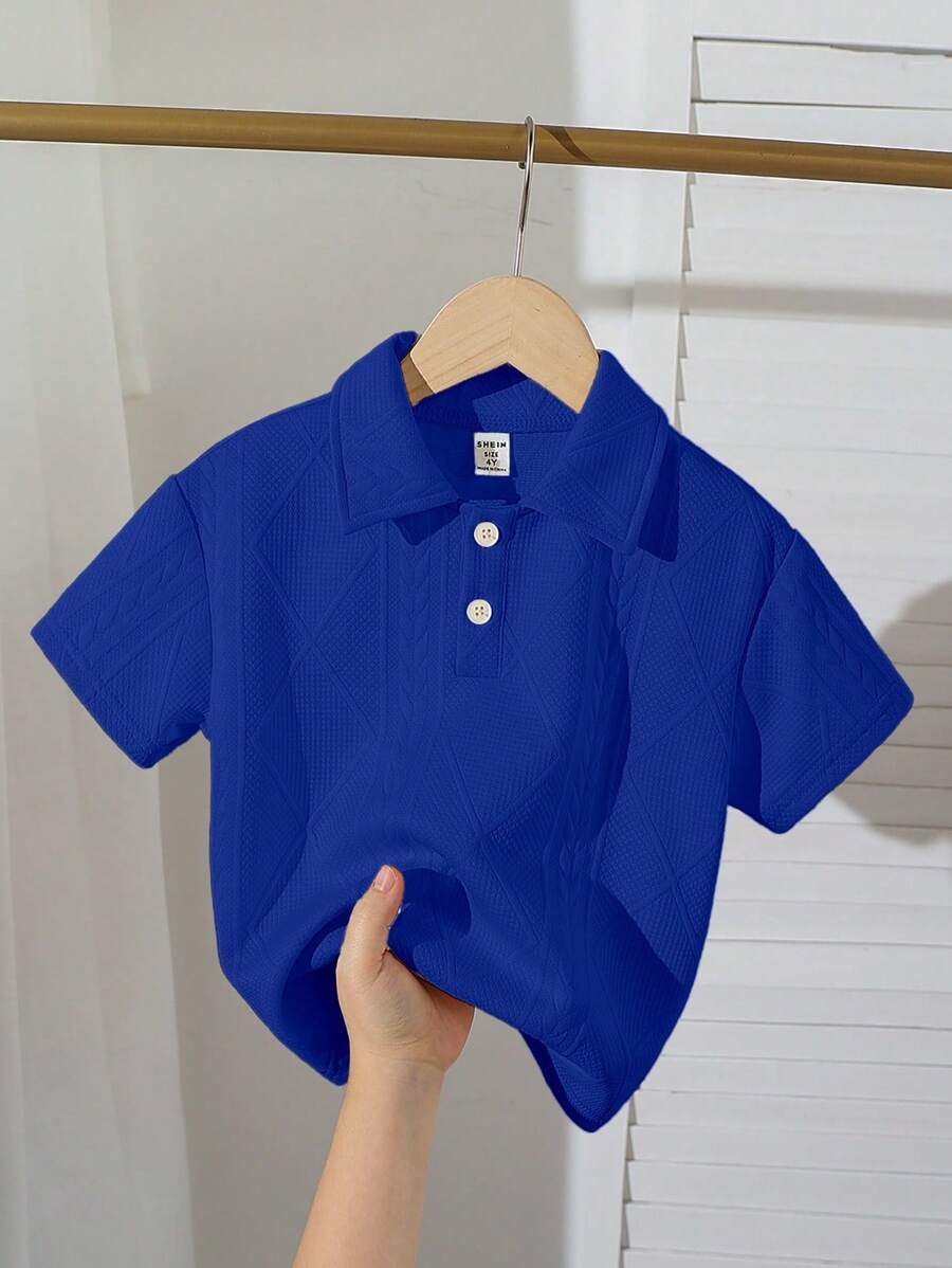 SHEIN Cămașă polo cu guler din tricot jacquard, 1 bucată, pentru băieți cu mâneci scurte, pentru băieți cu vârsta cuprinsă între 4 și 7 ani, potrivit pentru îmbrăcăminte de primăvară și vară. Acest tricou polo Sunny Boy este potrivit pentru ieșiri, școală și ținută acasă.