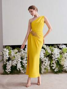 MOTF Soiréza STRUCTURED ASYMMETRICAL NECK COCKTAIL DRESS - Yellow - View 1