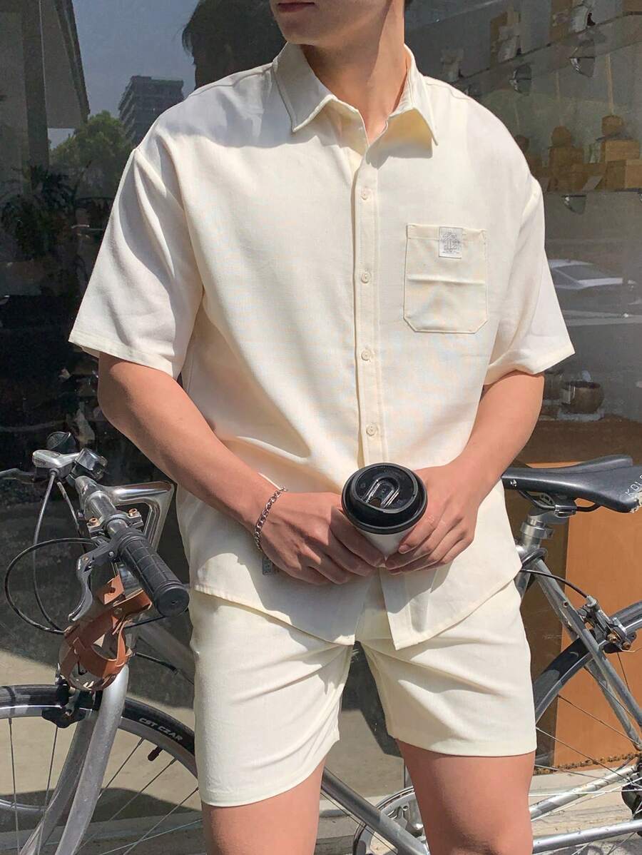 SHEIN Teenager Jungen Set aus texturiertem Hemd und Shorts, lässig, bequem, modisch, vielseitig, süß, weich, geeignet für den täglichen Gebrauch, Schule, Reisen, Strand, Urlaub - Weiss - Übersicht 1
