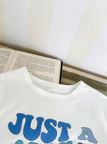 SHEIN Camiseta blanca con gráfico impreso en inglés "joven Boy", que combina bien con pantalones cortos, vaqueros u otros atuendos para mostrar el estilo de moda del bebé. También es un excelente regalo, práctico y significativo.