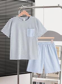 SHEIN Set da 2 pezzi per ragazzo adolescente, composto da maglietta a maniche corte con scollo tondo e pantaloncini a righe, in stile casual estivo, pigiama allentato