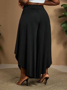 SHEIN CURVE+ Pantaloni larghi asimmetrici di colore tinta unita in taglie comode, Curve Plus, adatto per le vacanze
