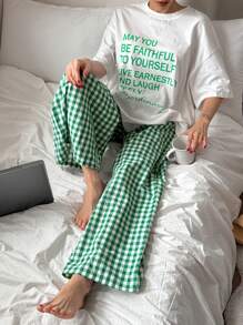 DAZY Outfit-Set aus locker sitzendem T-Shirt mit Buchstaben-Grafik-Muster und karierter Gerade-Bein-Hose als Heim-Outfit/Pyjama