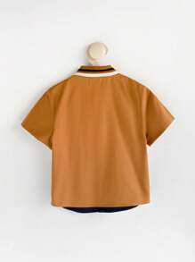Cozy Pixies Camisa casual y versátil para niño con cuello polo, manga corta y botones, en diseño de bloques de colores contrastantes