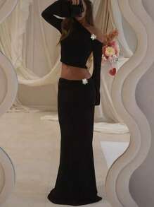 女士纯色单肩露肩金属花朵装饰紧身半身裙