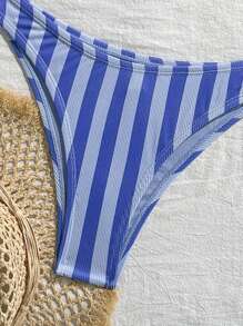 SHEIN Conjunto de bikini de mujer con estampado de rayas texturadas, ideal para vacaciones en la playa