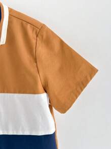 Cozy Pixies Camisa casual y versátil para niño con cuello polo, manga corta y botones, en diseño de bloques de colores contrastantes