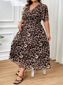 SHEIN CURVE+ Plus Size Women's Leopard Print Simple Daily V-Neck Short Sleeved Dress Long Evening Gown Graduation Dress/ Graduation Dresses For Women/ White Graduation Dress/ Graduation Outfit.Beach Outfits For Woman/Beach Dress/Beach Vacation Outfits/Beach Essentials / Graduation/Tea Party Dress - Multicolor - View 7