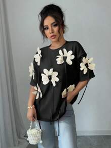 Elenzga Plus Size Women 3D Floral Decor Round Neck Dropped Shoulder Casual T-Shirt - Black - View 4