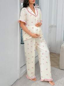 Moonlight & Mama Conjunto de pijama de maternidad con volantes y estampado floral romántico de tipo ditsy con abertura delantera