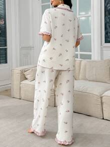 Moonlight & Mama Conjunto de pijama de maternidad con volantes y estampado floral romántico de tipo ditsy con abertura delantera