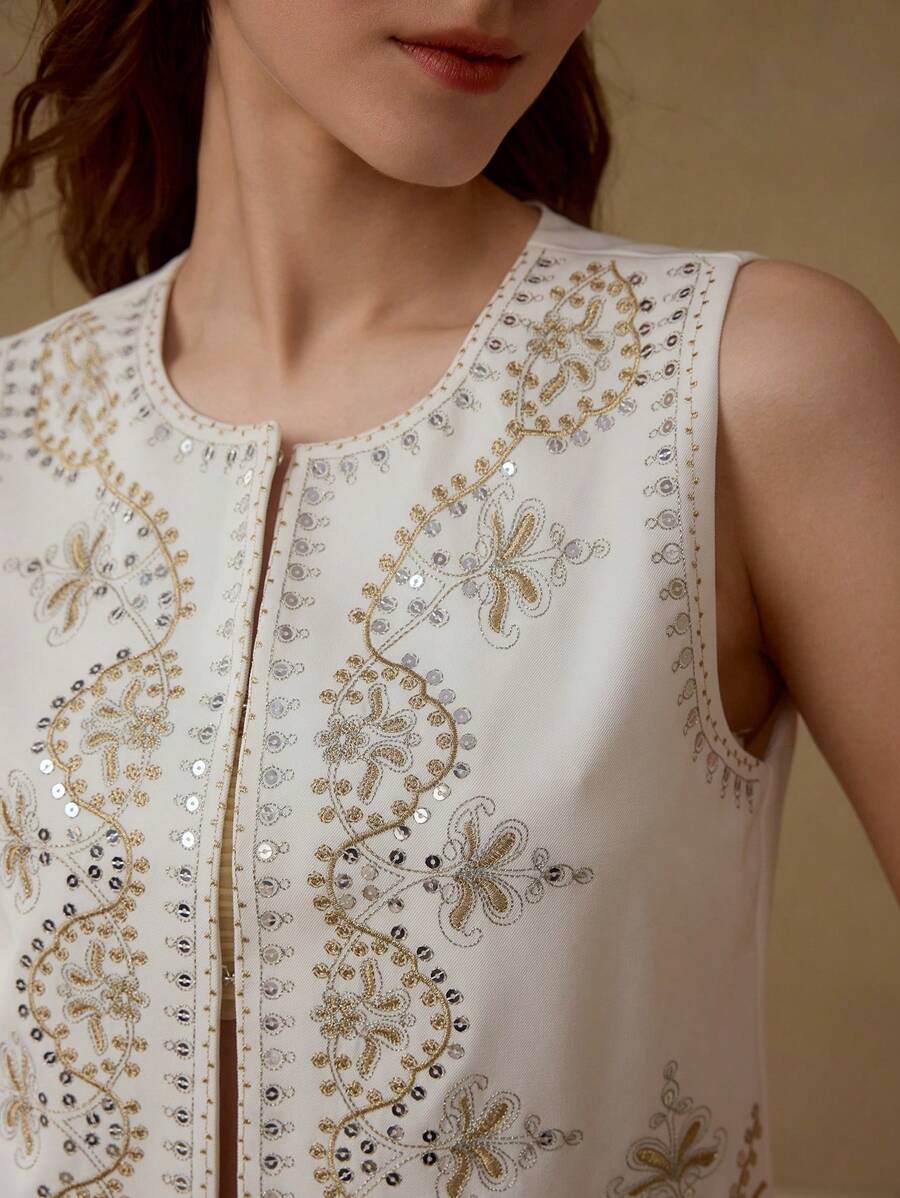 MOTF PREMIUM FLORAL EMBROIDERY BOXY SLEEVELESS JACKET - White - View 2