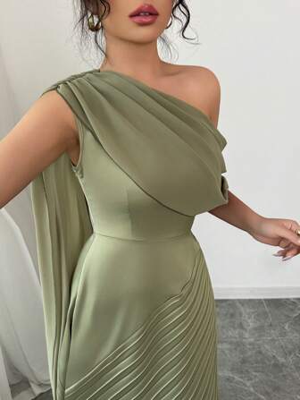 Rafferiza Elegant chiffongdraperad lång klänning med en axel, plisserad, glänsande, vår/sommar