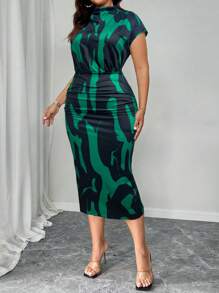 SHEIN Clasi Đầm dệt kim co giãn cỡ lớn dành cho nữ mùa xuân và hè - Kiểu dáng gợi cảm, ôm sát, thắt eo, dáng bodycon, họa tiết sọc không đều, tay ngắn, cổ đứng nhỏ, nhiều màu sắc, kiểu dáng đơn giản phù hợp cho công sở và trang phục thường ngày trong các kỳ nghỉ dành cho nữ. - Nhiều màu - Xem 3