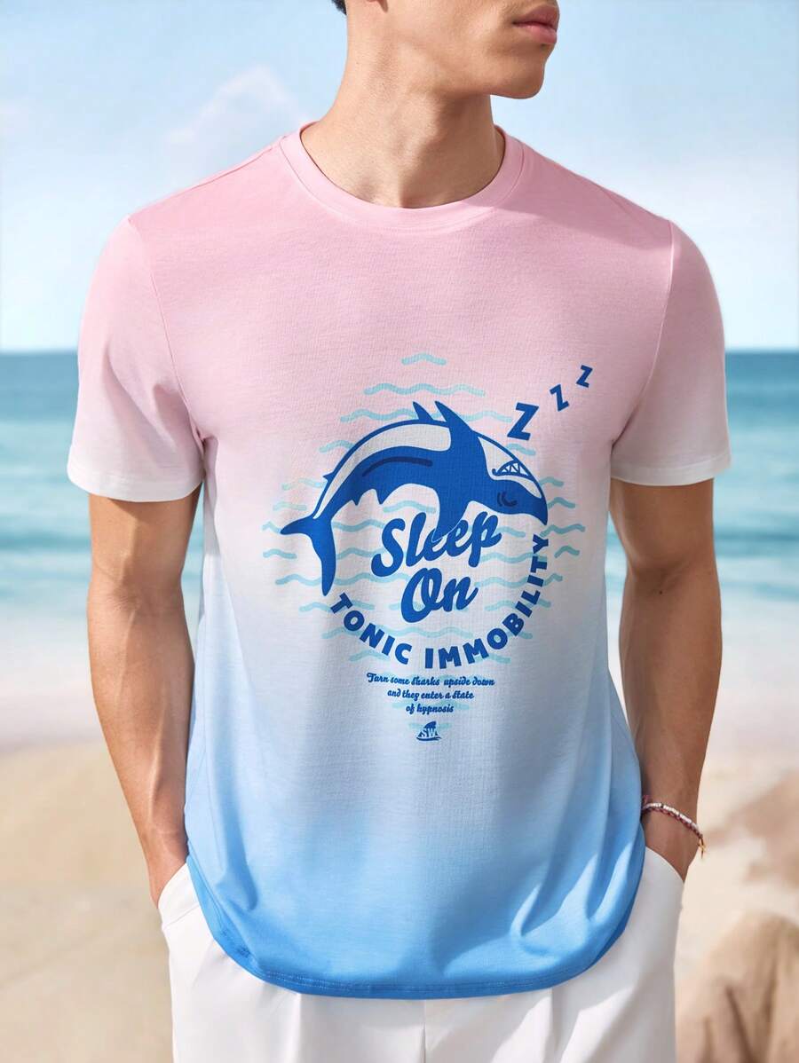 Shark Week X SHEIN Herren T-Shirt mit Buchstaben-Grafik, Farbverlauf und Rundhalsausschnitt mit kurzen Ärmeln - Verschiedenfarbig - Übersicht 1