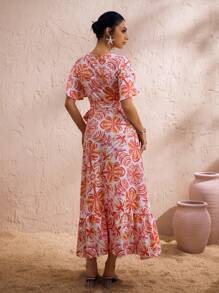 Swim Chiccia 全新夏季随机花卉印花短袖系腰波西米亚海滩度假风格超长裹身裙配腰带 - 彩色 - 查看 2