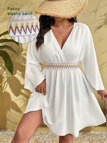 SHEIN Clasi Vestido Mini Casual de Resort com Gola em V, Mangas Amplas, Cintura Elástica, Babado na Barra Colorido - Branco - Visão 1