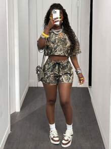 Slaydiva 2 件套女士休闲运动套装，圆领短袖 T 恤和短裤套装，树枝印花面料运动套装，2025 年春夏新品 - 彩色 - 查看 3