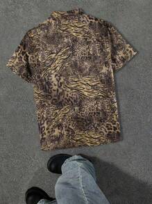 Manfinity EMRG Leopard Print Men's Shirt, Men's Collared Short Sleeve Shirt - Black - View 2