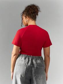 MISSGUIDED PLUS x Playboy Top court en jersey de style décontracté essentiel avec logo de lapin en strass, mode rétro Y2K, streetwear ajusté à manches courtes, adapté pour le printemps, l'été, l'automne et l'hiver - Rouge - Voir 2