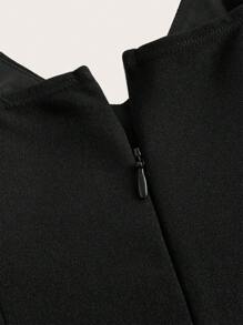 SHEIN Essnce Tenues de festival pour femmes été 2025 : Robe mini à fines bretelles et ourlet plissé noir - Style sirène de bureau, décontracté chic, robe pour rave et concert pour la remise des diplômes, l'aéroport, les tenues d'été bohème chic pour femmes - Noir - Voir 5
