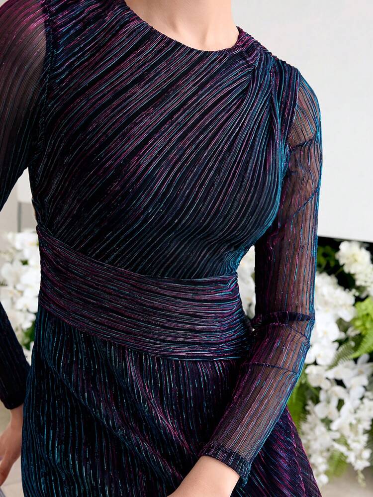 TEXTURED KEYHOLE BACK DRESS