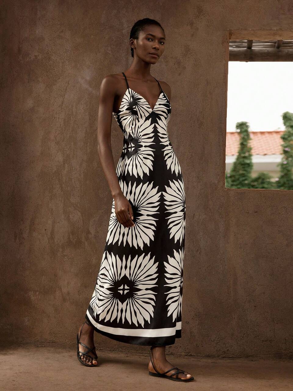 SHEIN Maija Women's Black And White Floral Print Summer Dress,Elegant Backless V-Neck Sleeveless A-Line Dress For  Vacation Wear,Going Out Outfits Casual Daily
