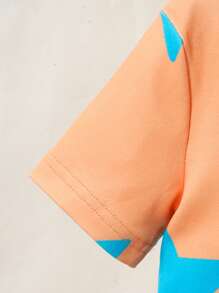 Set de 4 piezas de pijama para niños jóvenes con Top de manga corta de cuello redondo y estampado de estrellas naranja y verde, y shorts informales - Multicolor - Ver 4