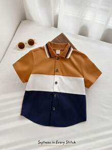 Cozy Pixies Camisa casual y versátil para niño con cuello polo, manga corta y botones, en diseño de bloques de colores contrastantes