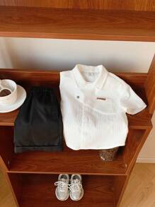 SHEIN Leap Crew 2 piezas Conjunto de camisa de manga corta blanca y pantalones cortos con cintura elástica negra en estilo coreano casual y lindo para niño pequeño, adecuado para fiesta de cumpleaños, fiesta de noche, actuación, boda, baby shower, celebración del 1er cumpleaños - Multicolor - Ver 2