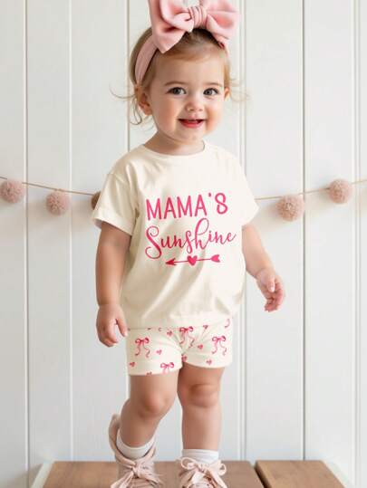 SHEIN Söt fjärilspannband, "Mama's Sunshine" hjärtmönster, Baby Girl Casual Minimalistisk T-shirt med rund hals och kortärmad kortärmad t-shirt och anpassade shorts, lämplig för vår och sommar