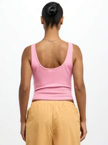 SUMWON WOMEN 节日皮草帽背心粉色无袖短款图标舞会派对俱乐部图形文字街头服饰 Y2K 时尚宣言金属配饰夏季春季