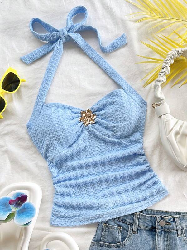 Soleia Frühlings- und Sommertop für Damen mit Neckholder Schlaufe, V-Ausschnitt, Blumen Metalschnalle und enger Passform, aus strukturiertem gelbem Gewebe, geeignet für Urlaub, Date, Nachmittagstee, Ferien, Musikfestival, Boho-Stil, Gartenhochzeit