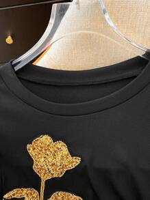 Chiquease Camiseta casual elegante com lantejoulas, malha floral 3D e babados, manga curta - Preto - Ver 3