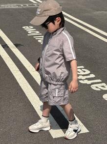 SHEIN 2pcs Set Young Boy Summer Casual Outdoor Fashion Contrast Strap Decor Back English Print Comfortable Soft Fabric Zip Up Short Sleeve Jacket + Elastic Waist Patchwork Pocket Decorated Casual Shorts Outfit, Suitable For Outgoing, Outdoor, Shopping, Party Etc. - Grey - View 5