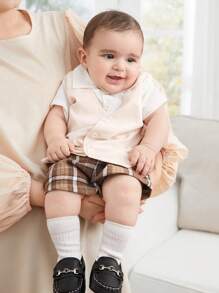 SHEIN 2pcs/Set Newborn Baby Boy White Collar Short Sleeve Patchwork Apricot Button-Front Mock Shirt Top Paired With Checkered Shorts Set, 0-3 Months, Soft Cotton Fabric, Gentleman Academy Minimalist Style, Suitable For Party, Photo Shoot, Casual Outings - Multicolor - View 1