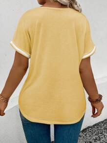 SHEIN LUNE CURVE Camiseta de verano de talla grande para mujer con cuello en V y bloque de color de manga corta - Amarillo - Ver 2