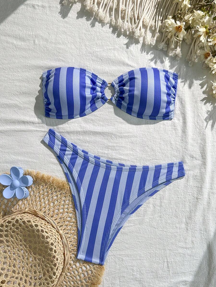 SHEIN Conjunto de bikini de mujer con estampado de rayas texturadas, ideal para vacaciones en la playa