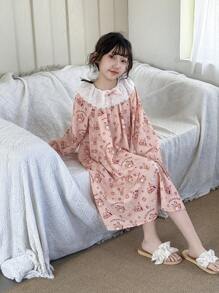 SHEIN 女童甜美可爱小熊图案荷叶边圆领宽松梭织睡袍 - 杏色 - 查看 4