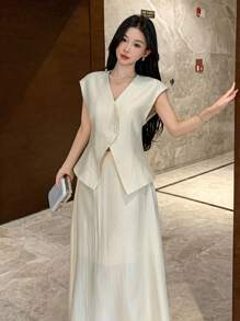 DAZY Solid Color V-Neck Camisole & Skirt 2 Pieces Set For Women - Apricot - View 4