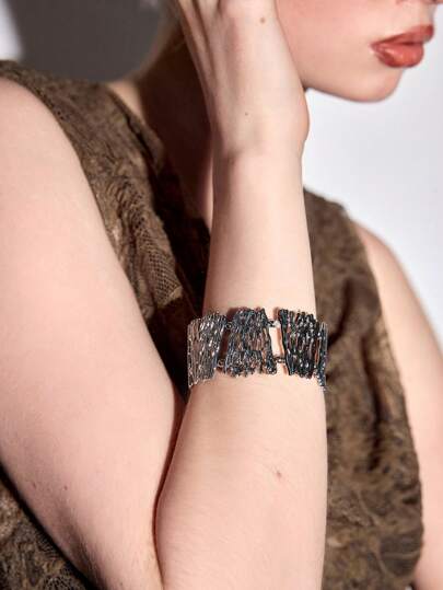 Fairycore 1pc Hollow Grid Punk Rock Style Bracelet, Y2K Vintage High-End Elastic Metal Strap, Versatile High-End Creative Personalized Cold Wind Chain