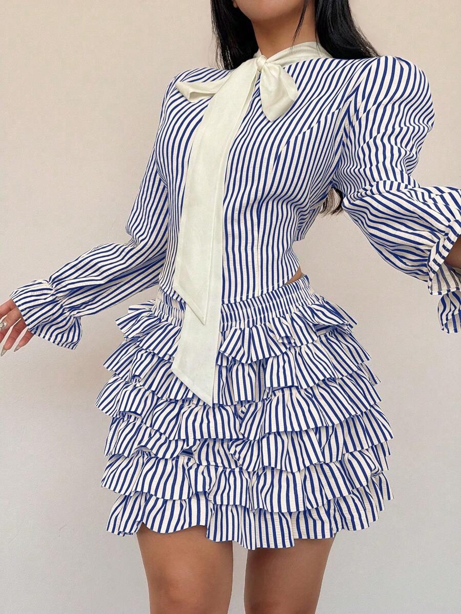SHEIN Clasi 2buc/Set Bluză cu fundă în dungi și costum cu fustă tort, Femei Mărimi Plus Design Nou - Multicolor - Vizualizare 1