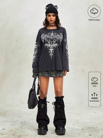 Grunge Punk Vintage Punk Wing & Random Snowflake Print Distressed Wash T-Shirt